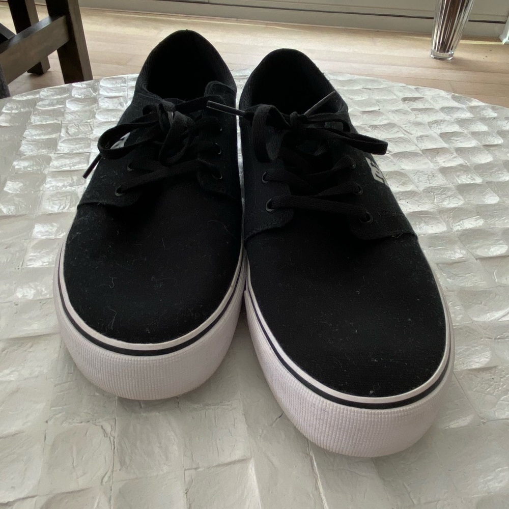 DC skater sneakers